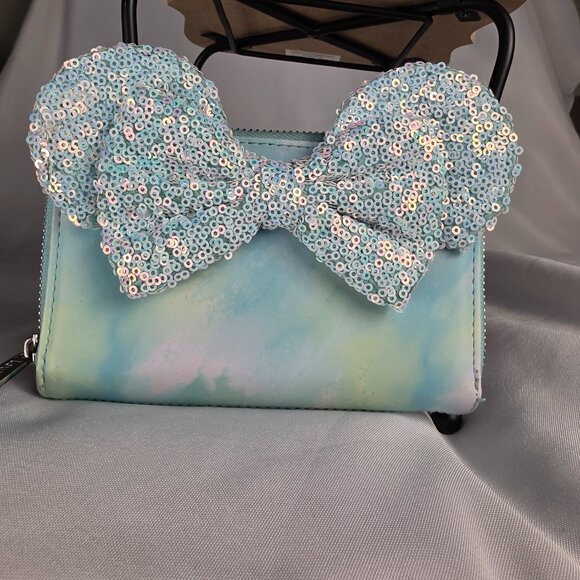 🎀 Disney Minnie Mouse Sequin Bow 🌈 Seafoam Pastel Tie Dye Loungefly Zip Wallet - Picture 2 of 9